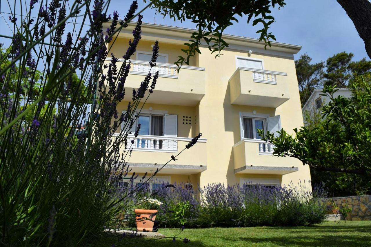 Apartments With A Parking Space Rab - 12383 Banjol Exterior foto