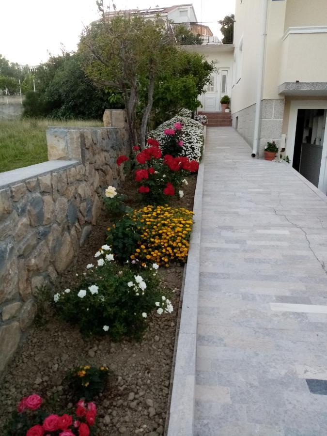 Apartments With A Parking Space Rab - 12383 Banjol Exterior foto