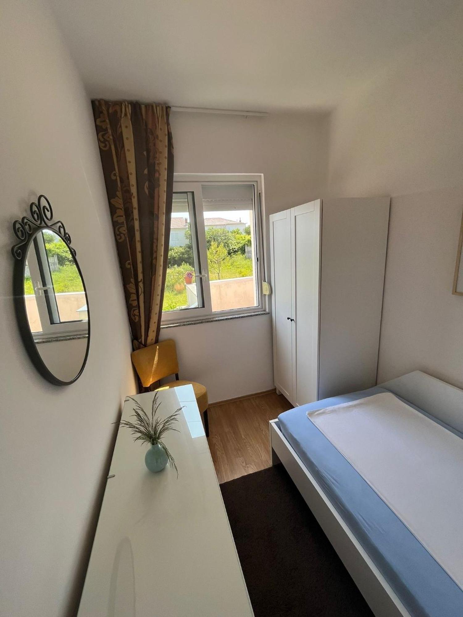 Apartments With A Parking Space Rab - 12383 Banjol Quarto foto